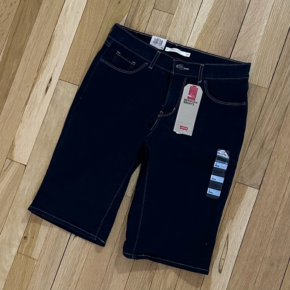 NWT Levi Bermuda Shorts 🌴